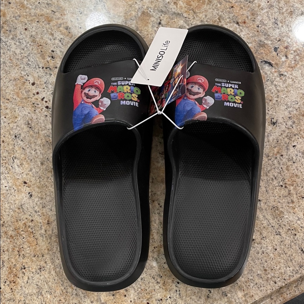 New Nintendo Super Mario Black Slides Size 43 - 44 Mens 9.5 Women’s 11 Sandals